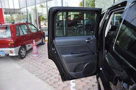 2013款Jeep自由客2.4L豪华导航版到店实拍