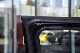 2013款Jeep自由客2.4L豪华导航版到店实拍