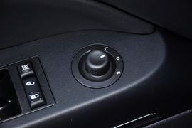 2013款Jeep自由客2.4L豪华导航版到店实拍