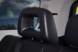 2013款Jeep自由客2.4L豪华导航版到店实拍