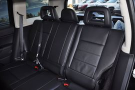 2013款Jeep自由客2.4L豪华导航版到店实拍