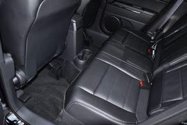 2013款Jeep自由客2.4L豪华导航版到店实拍