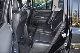2013款Jeep自由客2.4L豪华导航版到店实拍