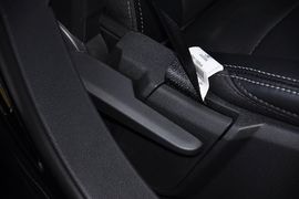 2013款Jeep自由客2.4L豪华导航版到店实拍