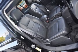 2013款Jeep自由客2.4L豪华导航版到店实拍