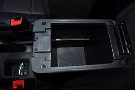 2013款Jeep自由客2.4L豪华导航版到店实拍