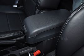 2013款Jeep自由客2.4L豪华导航版到店实拍