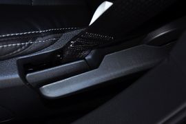 2013款Jeep自由客2.4L豪华导航版到店实拍