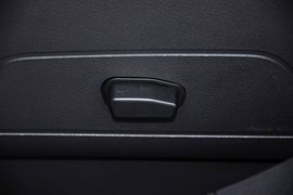2013款Jeep自由客2.4L豪华导航版到店实拍