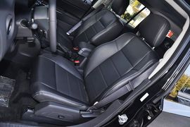 2013款Jeep自由客2.4L豪华导航版到店实拍