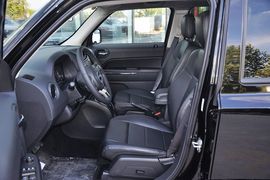 2013款Jeep自由客2.4L豪华导航版到店实拍