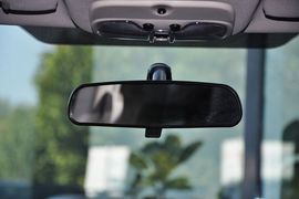 2013款Jeep自由客2.4L豪华导航版到店实拍