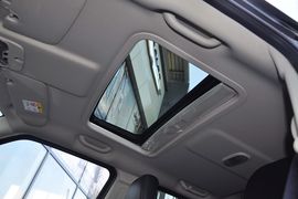 2013款Jeep自由客2.4L豪华导航版到店实拍