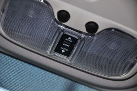 2013款Jeep自由客2.4L豪华导航版到店实拍