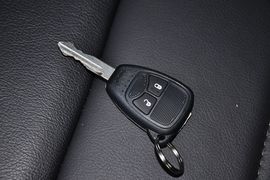 2013款Jeep自由客2.4L豪华导航版到店实拍