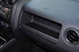 2013款Jeep自由客2.4L豪华导航版到店实拍