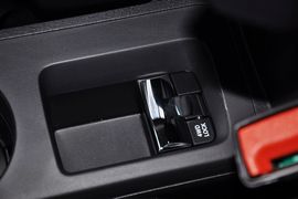 2013款Jeep自由客2.4L豪华导航版到店实拍