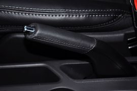2013款Jeep自由客2.4L豪华导航版到店实拍