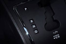 2013款Jeep自由客2.4L豪华导航版到店实拍
