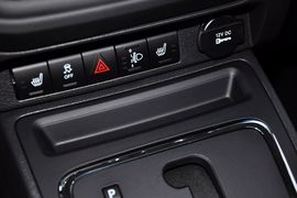 2013款Jeep自由客2.4L豪华导航版到店实拍