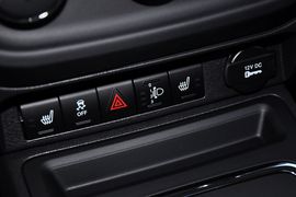 2013款Jeep自由客2.4L豪华导航版到店实拍