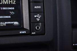 2013款Jeep自由客2.4L豪华导航版到店实拍