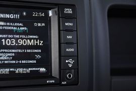 2013款Jeep自由客2.4L豪华导航版到店实拍