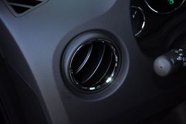 2013款Jeep自由客2.4L豪华导航版到店实拍