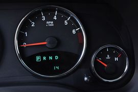 2013款Jeep自由客2.4L豪华导航版到店实拍