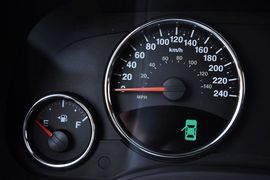 2013款Jeep自由客2.4L豪华导航版到店实拍