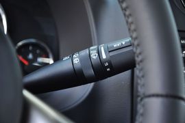 2013款Jeep自由客2.4L豪华导航版到店实拍