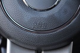 2013款Jeep自由客2.4L豪华导航版到店实拍