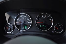 2013款Jeep自由客2.4L豪华导航版到店实拍