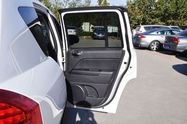 2013款Jeep指南者2.0L运动版到店实拍