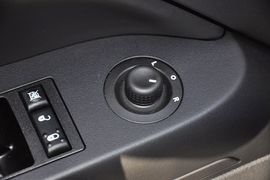 2013款Jeep指南者2.0L运动版到店实拍