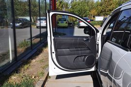 2013款Jeep指南者2.0L运动版到店实拍