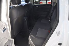 2013款Jeep指南者2.0L运动版到店实拍