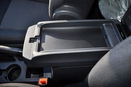 2013款Jeep指南者2.0L运动版到店实拍