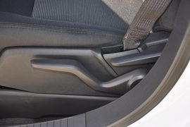 2013款Jeep指南者2.0L运动版到店实拍