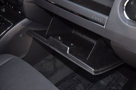 2013款Jeep指南者2.0L运动版到店实拍