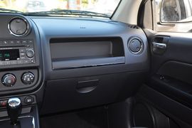 2013款Jeep指南者2.0L运动版到店实拍