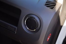 2013款Jeep指南者2.0L运动版到店实拍