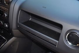2013款Jeep指南者2.0L运动版到店实拍