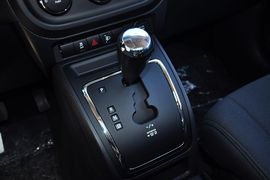 2013款Jeep指南者2.0L运动版到店实拍