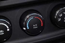 2013款Jeep指南者2.0L运动版到店实拍