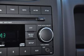 2013款Jeep指南者2.0L运动版到店实拍