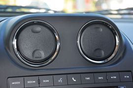 2013款Jeep指南者2.0L运动版到店实拍
