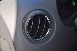 2013款Jeep指南者2.0L运动版到店实拍
