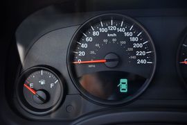 2013款Jeep指南者2.0L运动版到店实拍