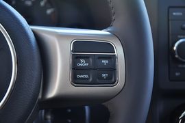 2013款Jeep指南者2.0L运动版到店实拍